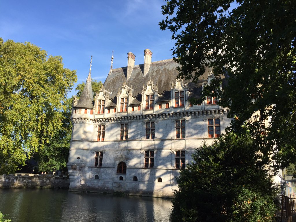 mdrechsler's tweet photo. @leCMN @meacid57 merci. Le château #AzayAugmente en Juin 2015 https://t.co/0sihbHwXL9