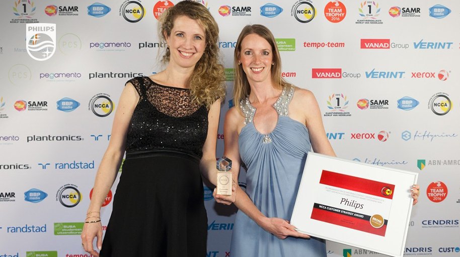 Trots! We ontvingen gisterenavond de bronzen 'Customer Strategy Award' van <a href="/CustomerFirstNL/">CustomerFirst</a>. philips.to/1VGQdxK