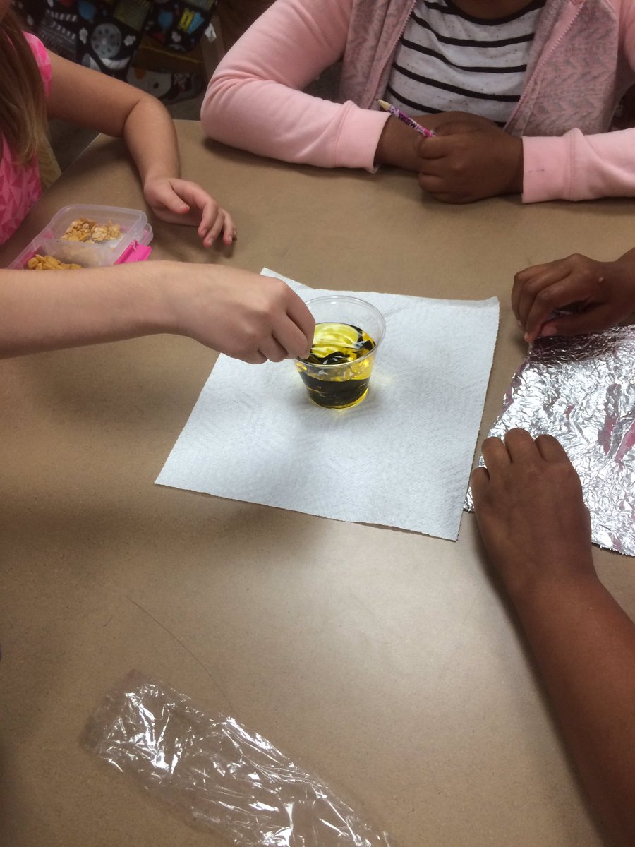 5th_Carlin's tweet photo. Earth Day 2016- remove the water pollution experiment!!! Via Ms. Williams @barryschool https://t.co/10fwW4gjBI