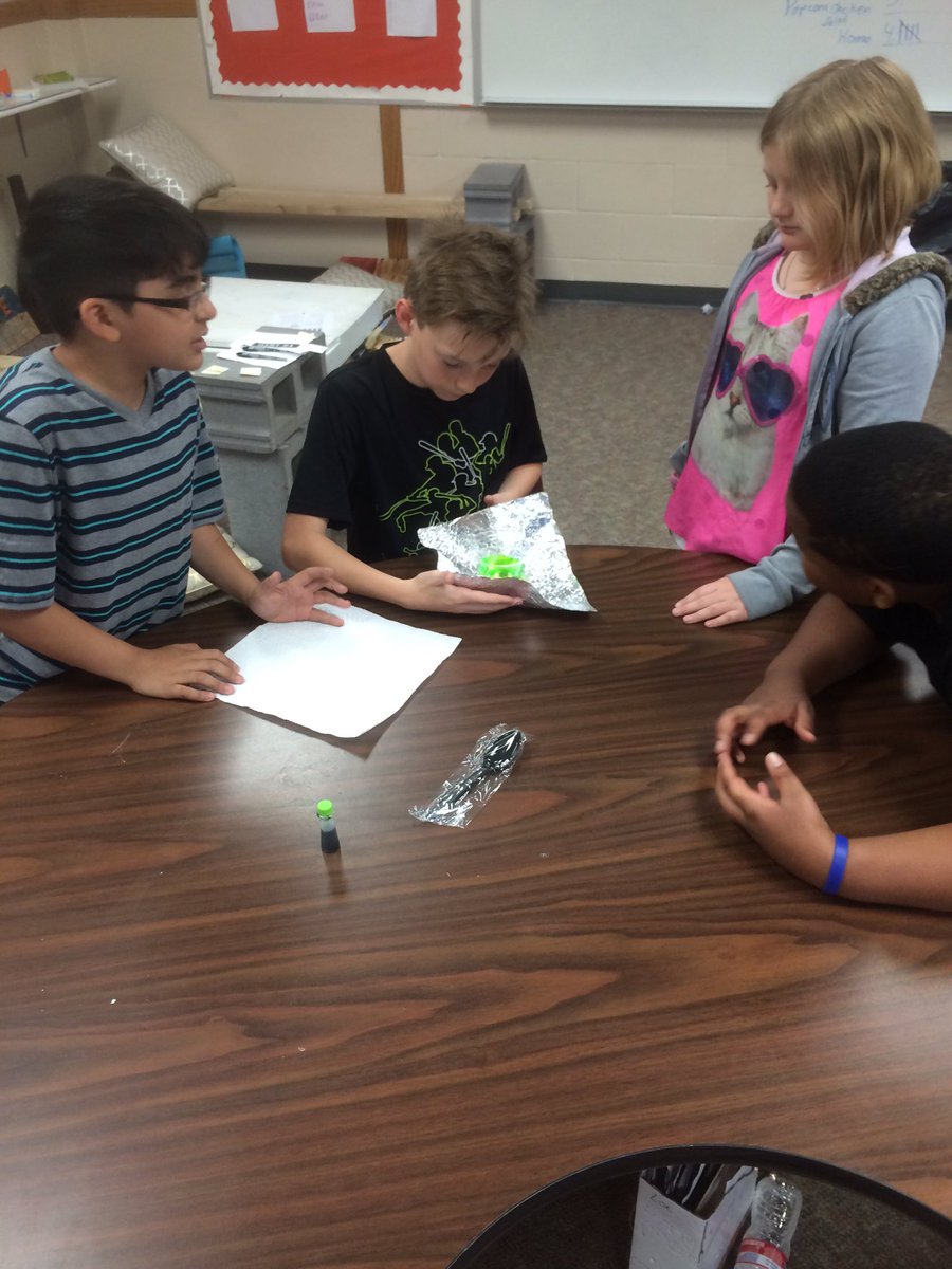 5th_Carlin's tweet photo. Earth Day 2016- remove the water pollution experiment!!! Via Ms. Williams @barryschool https://t.co/10fwW4gjBI