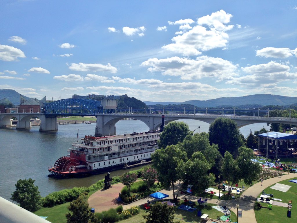 VeloVixens's tweet photo. Happy #EarthDay from Chattanooga #423 🌎🌼♻️ https://t.co/0qycfbjFsq
