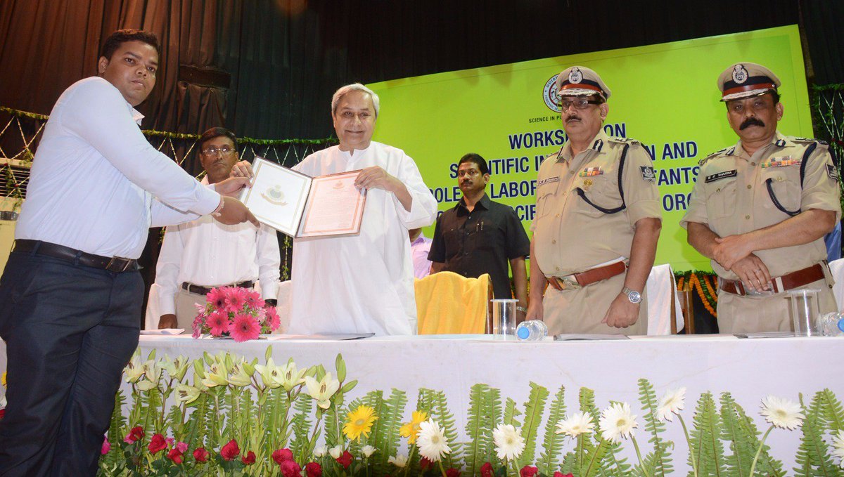 Naveen_Odisha's tweet photo. Congratulated new recruits at #Odisha Forensic Science Lab; urged for professionalism to improve crime investigation https://t.co/JZJouuPpux