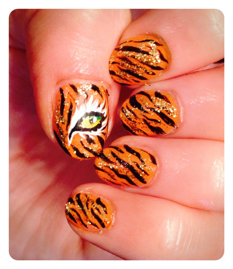 MandyJean's tweet photo. Sheer Khan #TheJungleBook nails! #NailArt #Disney #NerdyNails 🐅✨ https://t.co/Y4bEpUe5pE