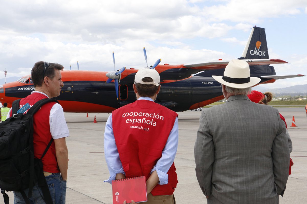 teleSURtv's tweet photo. Pueblo ecuatoriano recibe ayuda humanitaria de España https://t.co/4iNLleOPUn #AyudatónPorReconstrucción https://t.co/kvH6NP8Ikg