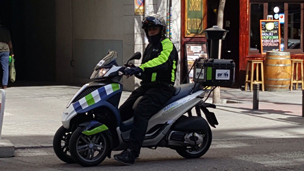 La nueva máquina de robar al ciudadano de <a href="/MADRID/">Ayuntamiento Madrid</a> , que os parece <a href="/elmundoes/">EL MUNDO</a> ?