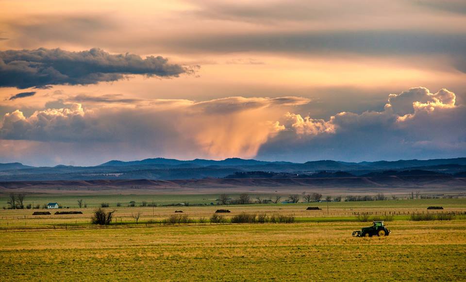 SDMagazine's tweet photo. The sun sets over prairie north of Box Elder — #PhotoFriday by @BonnyFleming https://t.co/FVW0MlSkEB