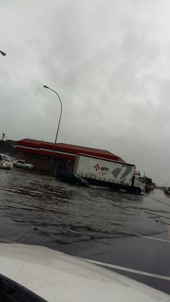 SafetyMountain's tweet photo. #CapeStorm some pics https://t.co/q59lcthcjj