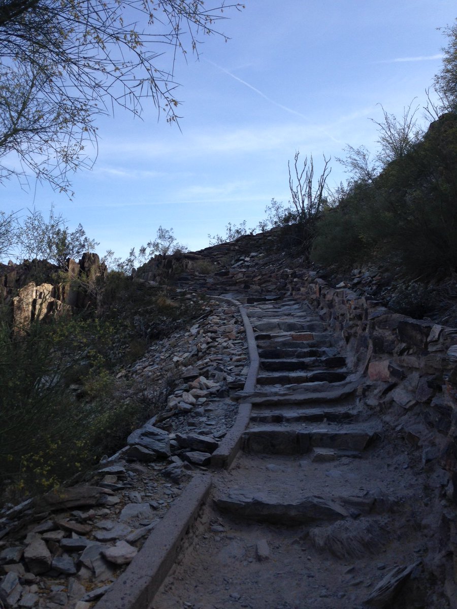 Get outside today, cause it's earth day! 🌎 #earlymorninghike #azhikes #optoutside