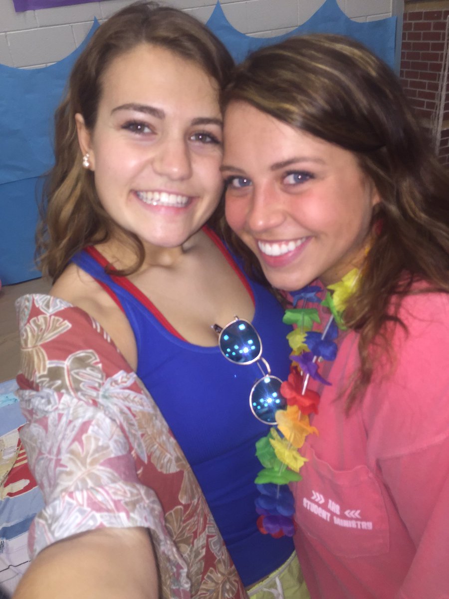 Kelly_Whaddup's tweet photo. Looveee how hard we all worked to pull this off! It's Senior Year Beaches 🌺😏 https://t.co/OjrbJnr1b3