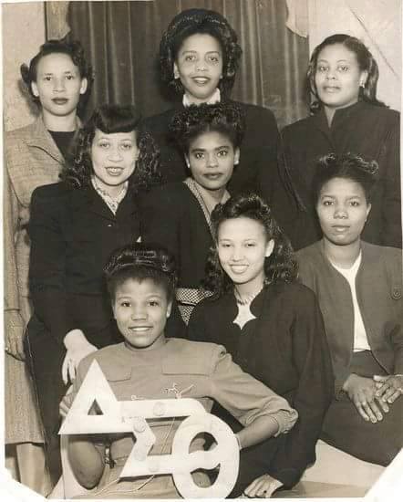 ewctigers's tweet photo. #FBF Here is a picture of one @ewctigers sororities from 1946.  #EWC_RYS16 #EWC150 https://t.co/b0r3gZOoGX