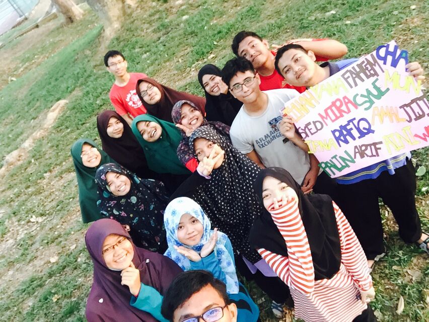 syafiqahpwetty's tweet photo. Party haritu sblum exam. Gais 5 hari lagi gais . Lepasni susah nk jumpa. Syg nya kat hangpa 😭😭😭 #M2T4 #classmte #KMP https://t.co/jY2sCVqHew