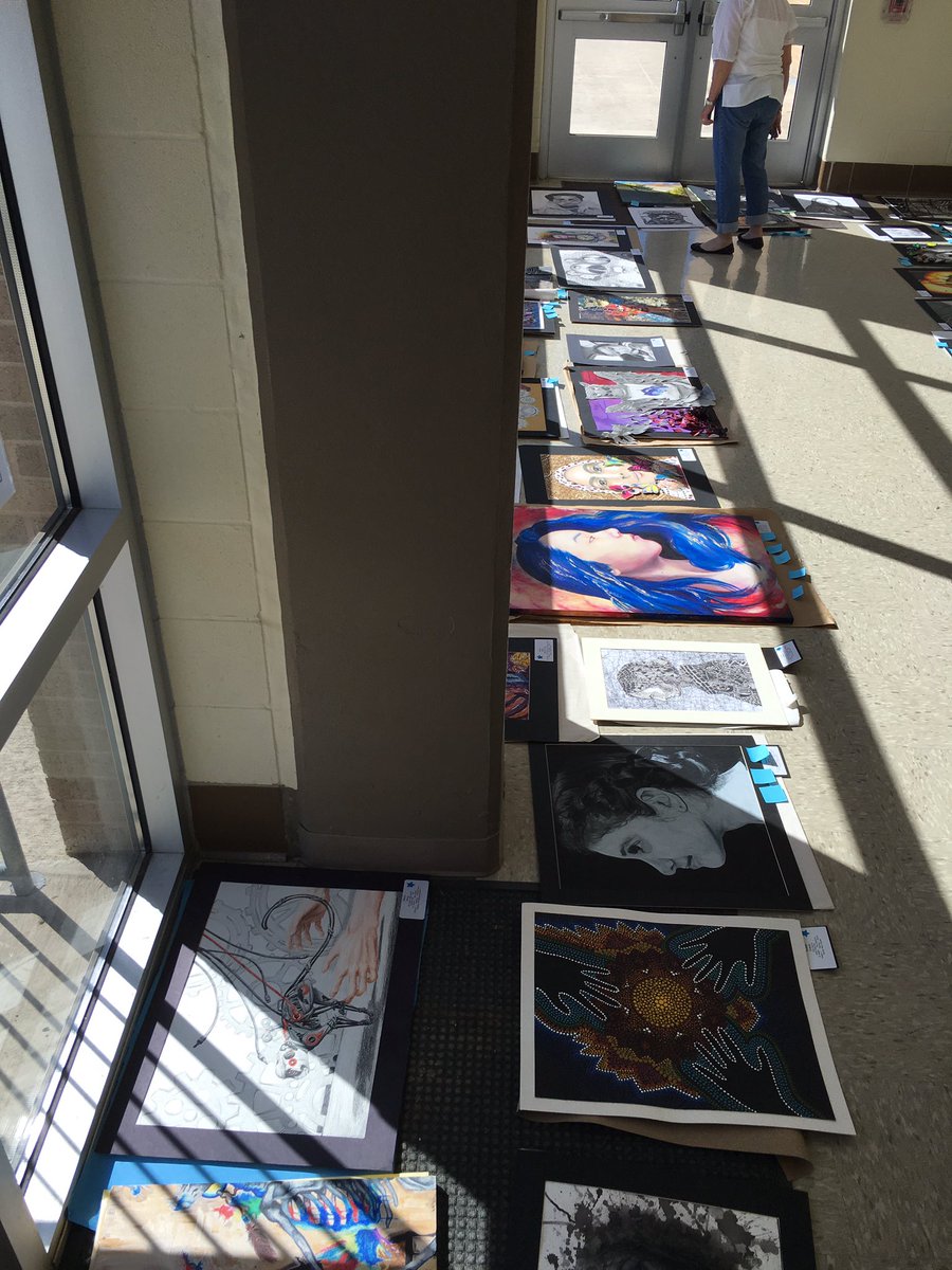 GrundlerArt's tweet photo. So much going on at @StateVASE worker bees making it happen for TX Ss! #FabArtsFri #k12ArtChat #statevase16 https://t.co/1Lxt2yinsR