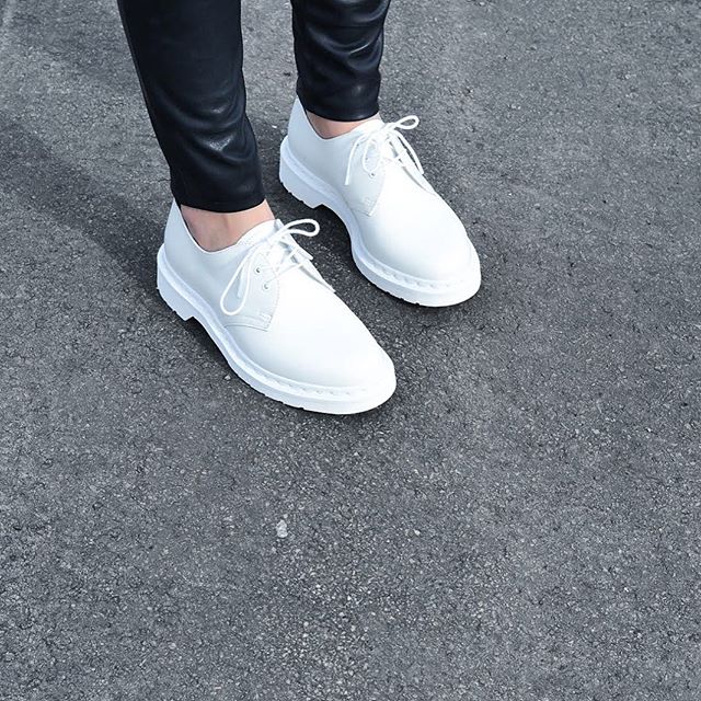 dr martens 1461 white mono