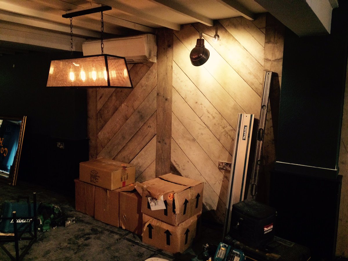 rosemeaddl's tweet photo. Its PC Day at @DewDropInnOx its coming together nicely and is going to look great ! https://t.co/nEjBapSD0A