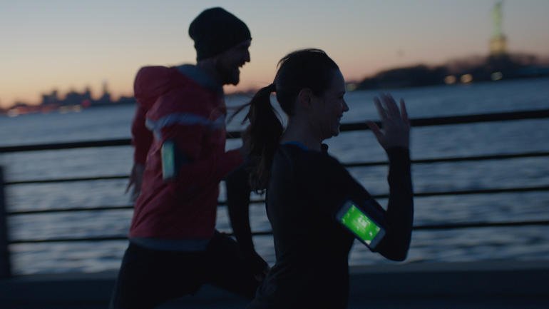 Contingutsweb's tweet photo. Apple cuida al detalle sus contenidos publicitarios. https://t.co/MZqKSuqZhA #diseñoweb #ContingutsWeb https://t.co/HJ2h35MfCn