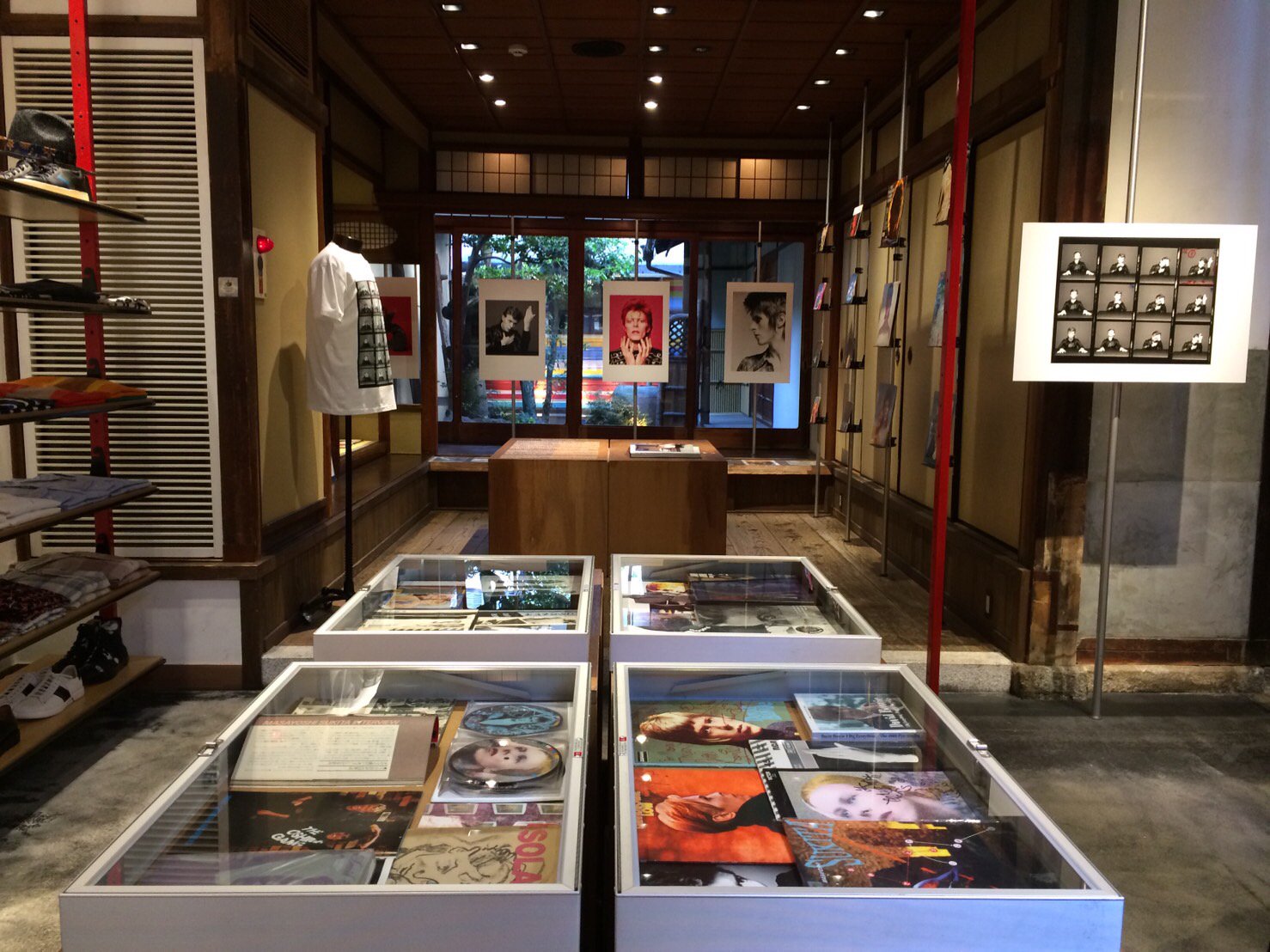 Paul Smith Japan 京都のポール スミス三条店では4月23日 土 5月8日 日 まで Paul Smith Masayoshi Sukita For David Bowie 16 を開催 T Co Rkh4t8cata