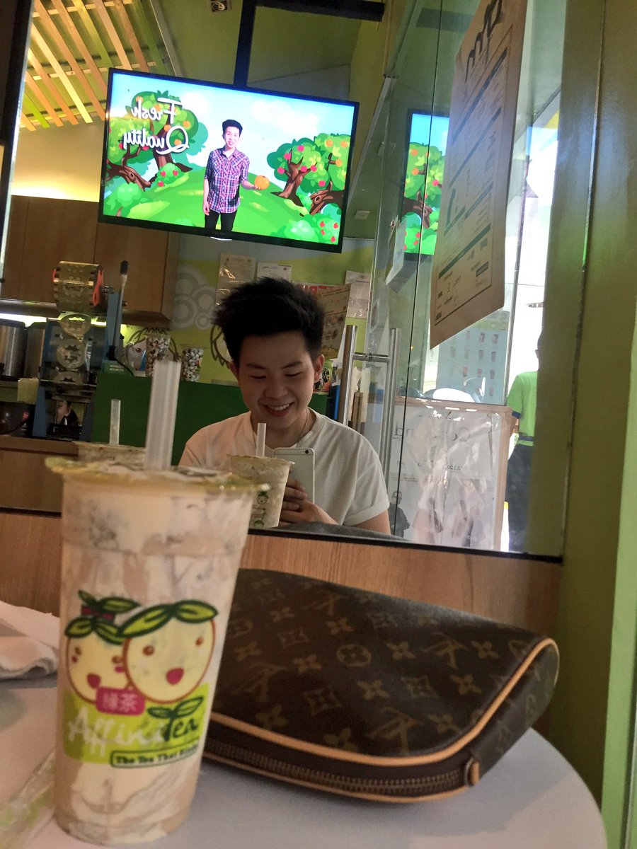 KarlZarate's tweet photo. Sino kaya endorser nila ng MilkTea nila?π€ #Affinitea https://t.co/O7TKFIeu12