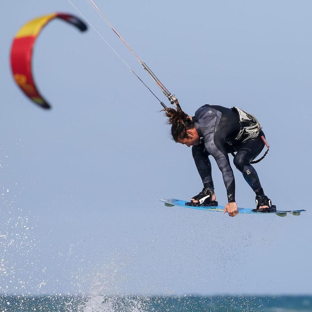 weKitesurf's tweet photo. Grab the day #kiteboarding #kitesurf #kitesurfing #surf #watersports #kitephotography #handlepass #kitecharlie #the… https://t.co/nQLSCSdS3V