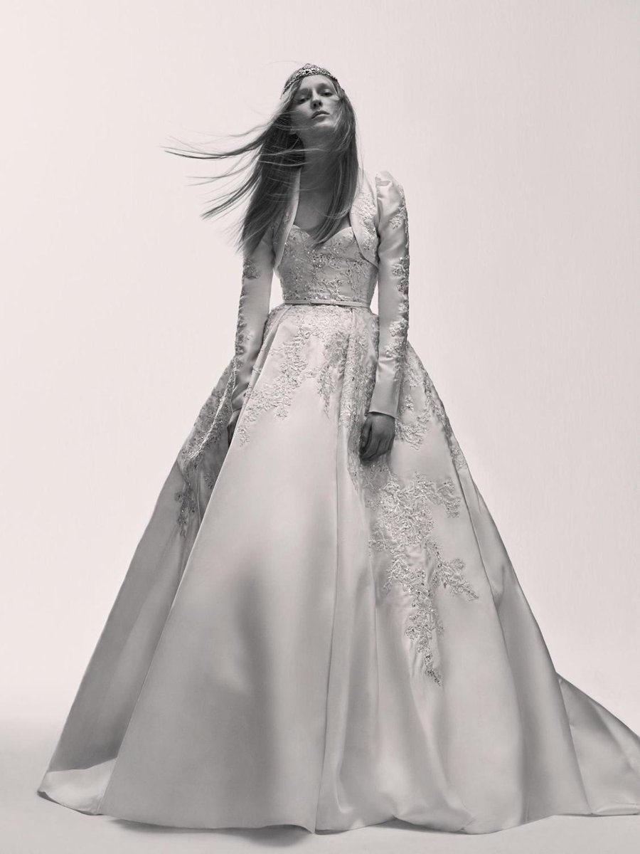 grazia_fr's tweet photo. Des robes de mariée signées Elie Saab ?On dit "oui" ! https://t.co/HoMuKqjnRf https://t.co/SdxrzqtdJu