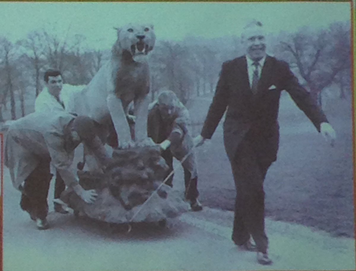 CuratorMolly's tweet photo. It's all smiles at Wollaton Hall when making natural connections! #NatSCA2016 https://t.co/DIJCvo1Clx