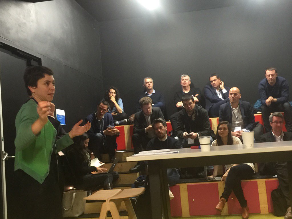 FRdigitale's tweet photo. Groupe 2 et sa restitution du #FD2015 https://t.co/Uu7lZr5YOQ