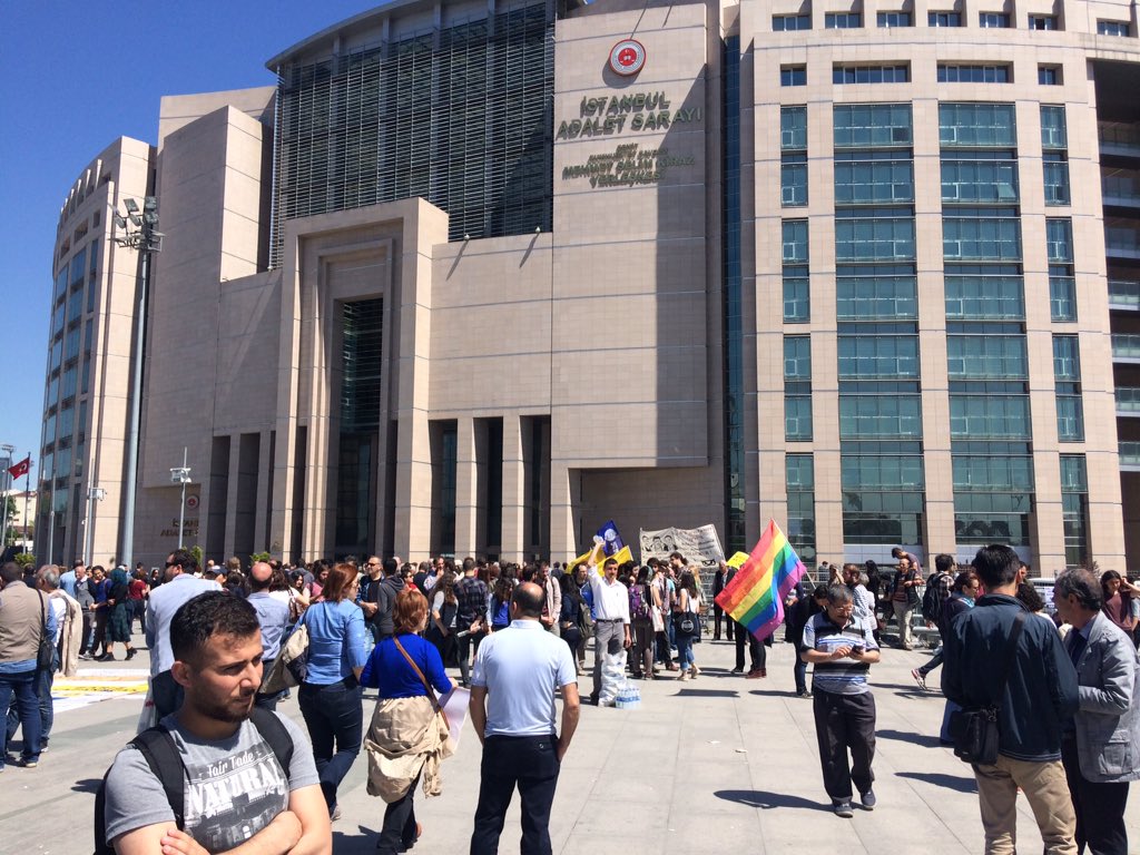 Çağlayanda barışın akademisyenlerinin yanındayız. #AdaletŞöleni