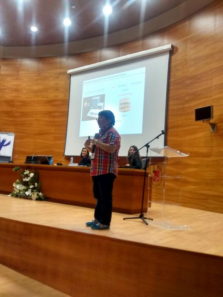 XIIICNEPUMH's tweet photo. Es el turno de Pei-Chun Shih con su ponencia sobre el uso de las TIC's en psicología. https://t.co/XxmDOy67Ws