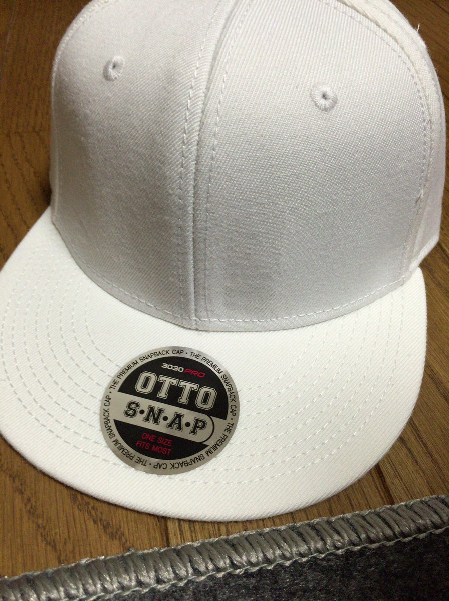 9Axn6's tweet photo. てぃもに憧れて白キャップ買ったのはいいけど、今のファッションには使いずらいなー笑 https://t.co/P1HvnIuQQz