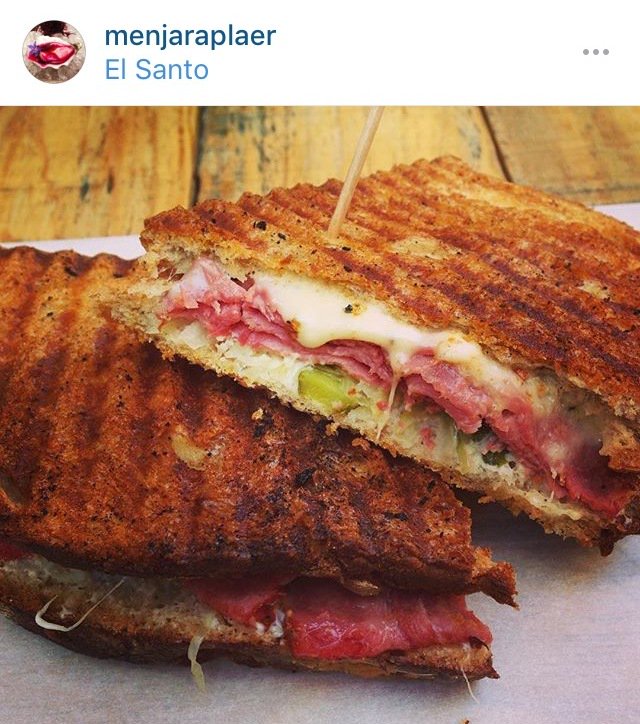 se acerca la hora d comer y sabemos donde disfrutar d delicioso Pastrami @calmarius449 <a href="/gastro_burger/">GastroBurger</a> @Blitz_Bcn