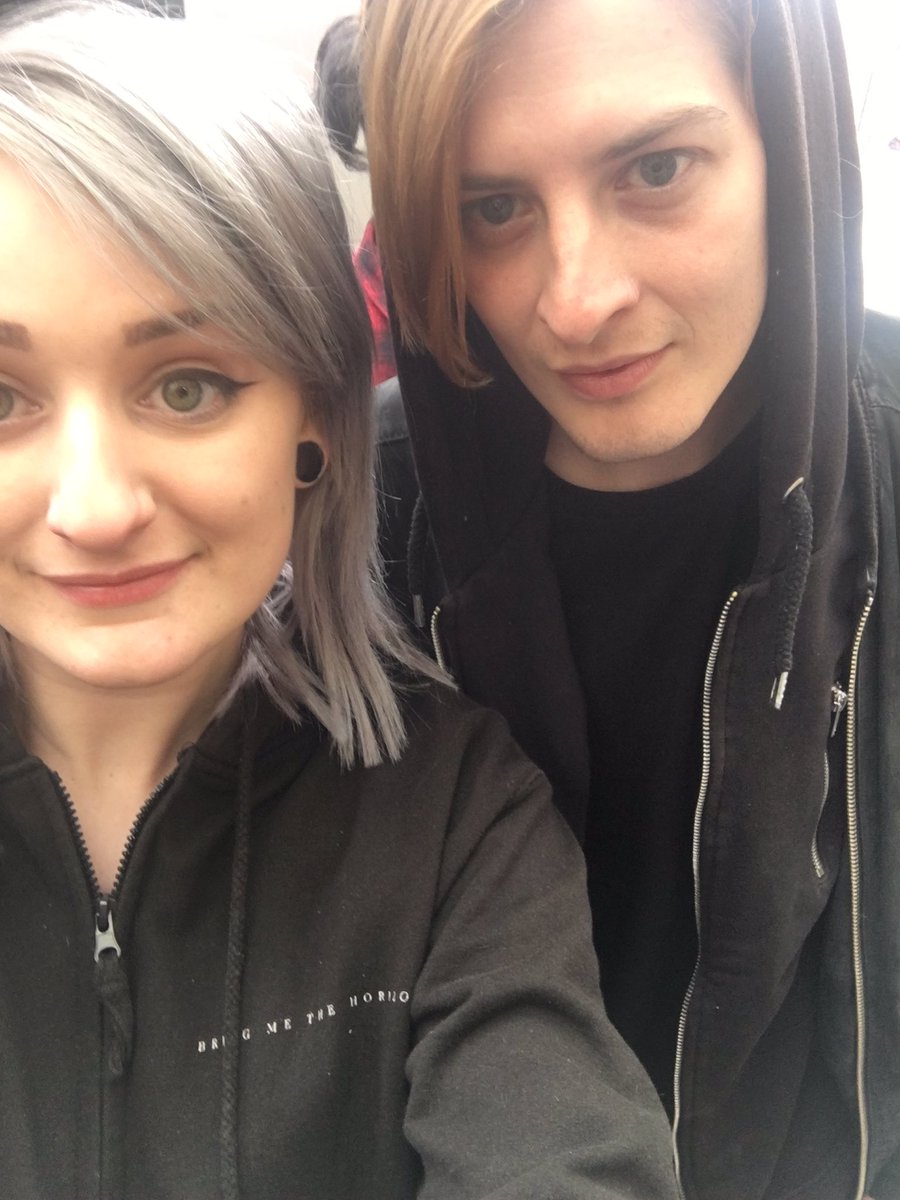 ChetwyndCody's tweet photo. Met 4/5 of BMTH and got free pizza. Filmed by Tom Sykes and photographed by Ashley Osborne. Today's a good day https://t.co/PMlCagzCJ6