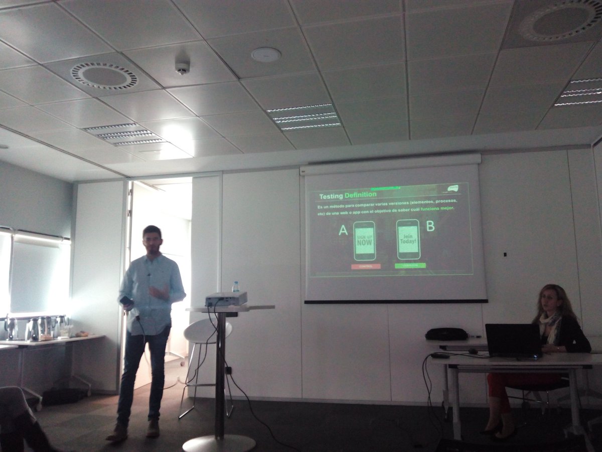 SandraSolisCoac's tweet photo. @CarlosTN_ de @digital2insight nos habla sobre el AB Testing en el Alimentatec #OptimizAoB! @everis https://t.co/BKpWPwHOF2