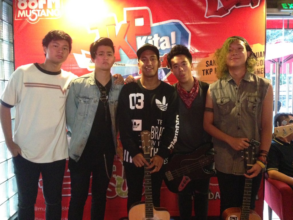 RINGGO_5's tweet photo. Thank you so much for coming Ringgofams! Thank you @mustang88fm for inviting us! #TKPKITA 😆👍🏻 https://t.co/hpLeNJETl5