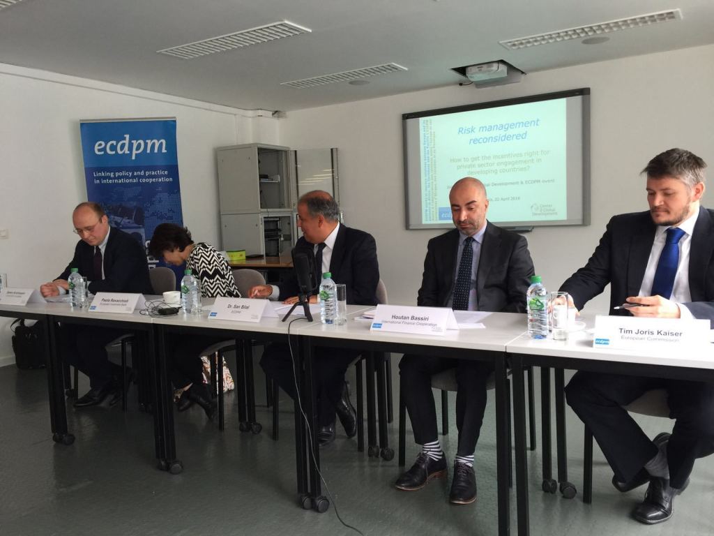 ECDPM's tweet image. Too risky &amp;amp; too complex? #Privatesector investment in #developingcountries. @SanBilal1 LIVE bit.ly/1SyhcYi