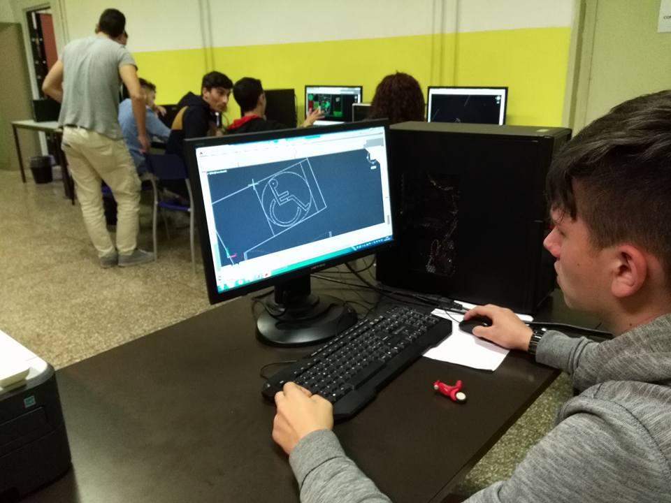 clebalodi's tweet photo. #futurigeometri 4P Ist Bassi Lodi, aula CAD Concorso Nazionale "I futuri geometri progettano l'accessibilita' +Cleba https://t.co/3r4I2tlvwR