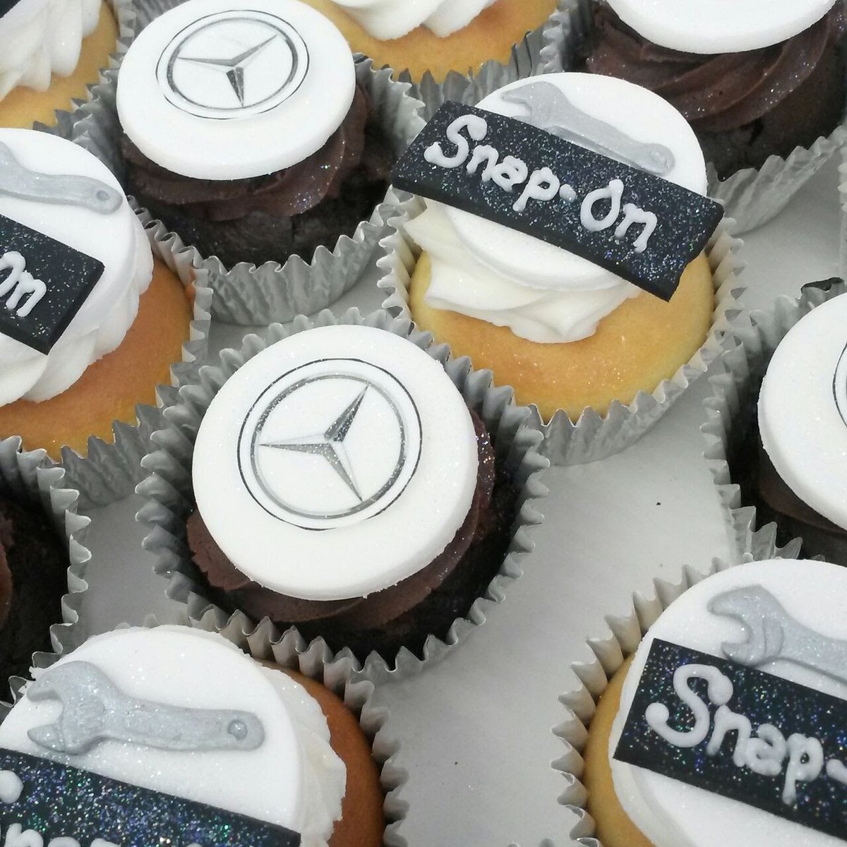 The Cake Box tweet media