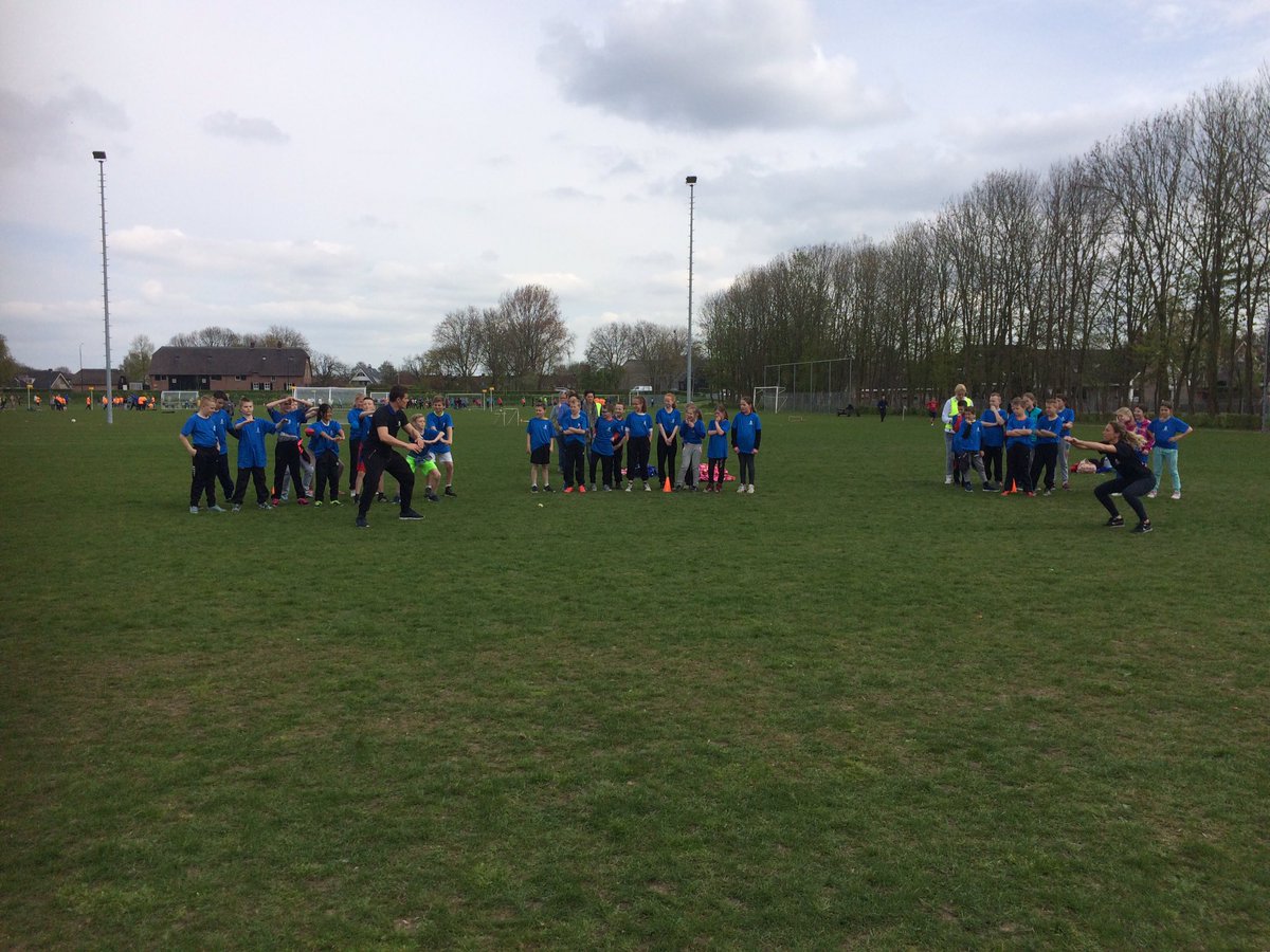 paulajorritsma's tweet photo. koninklijk bootcampen @ackcalmkerk met veel vrijwilligers van @PrinsentuinMBO Andel https://t.co/0IYeFdWGAU