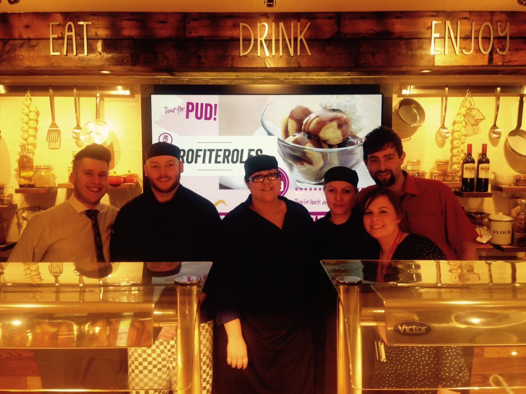 StourbridgeBF's tweet photo. Thank Brewers Fayre it's Friday! Come & say hello 2 #TeamSuperbridge we're ready to #SUGM @WeAreSUGM @seanquirke1888 https://t.co/oEl4DhJU5I