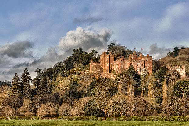 WMNPictures's tweet photo. Stunning picture of Dunster Castle is today's #WMNView. Have you got great photos to share? https://t.co/I6lMERDJhi https://t.co/Kj72mJkVhJ