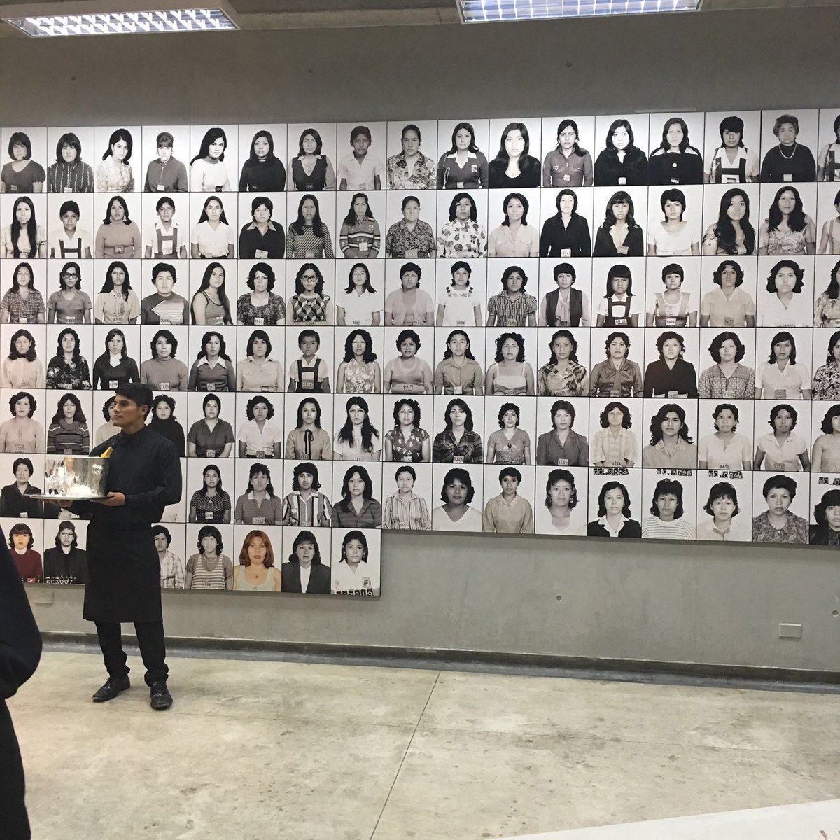 arternativ's tweet photo. Coctail realizado en la @UTECedu con obras de la Colección Hochschild, coincidiendo con @ARTLIMAoficial https://t.co/zSZs9Rhl2q