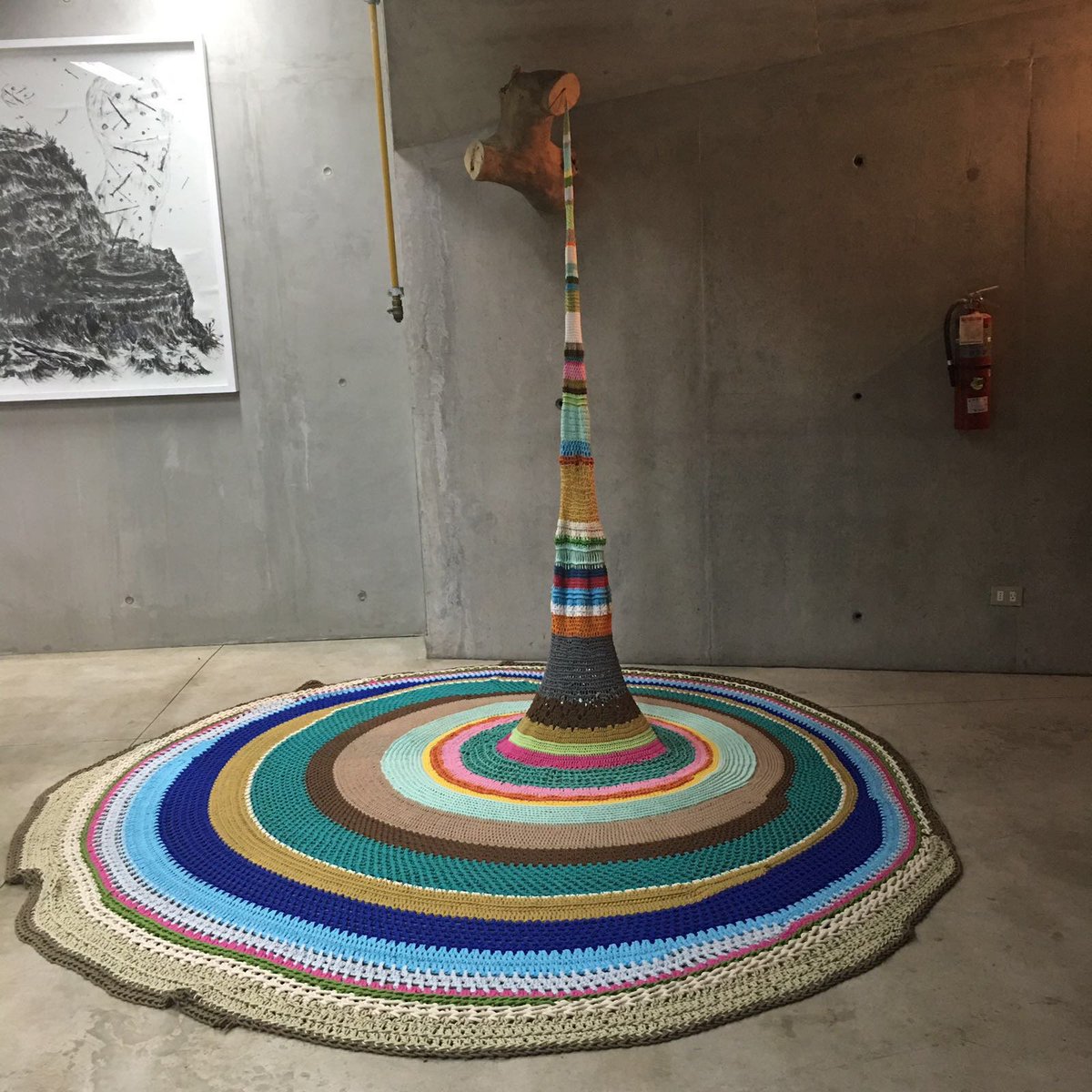 arternativ's tweet photo. Coctail realizado en la @UTECedu con obras de la Colección Hochschild, coincidiendo con @ARTLIMAoficial https://t.co/cZ1p5M7w31
