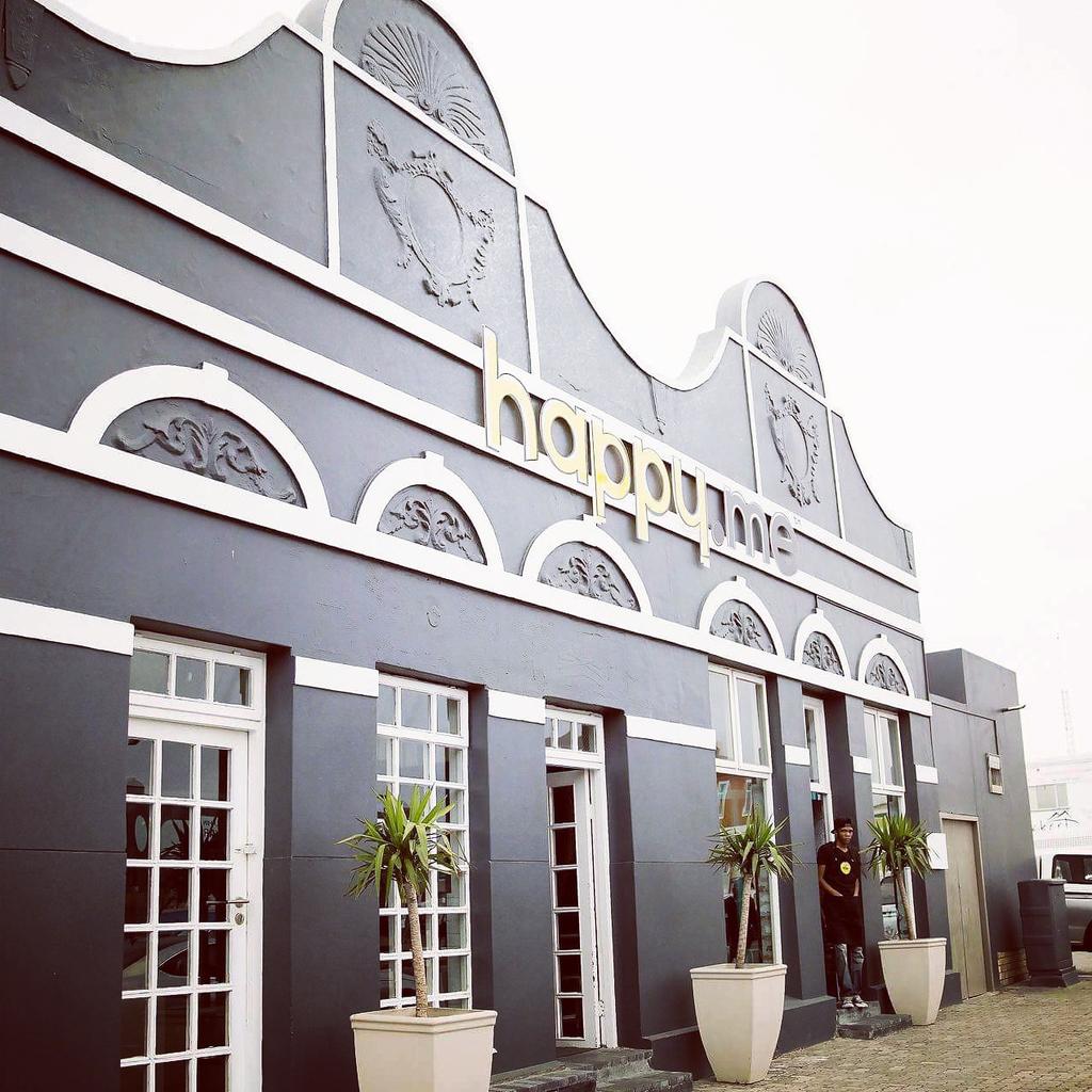 HappyMeSA's tweet image. Our eccentric new Swakopmund store. Perfect for some Grab it, Shake it, Pop it before heading off to the beach!