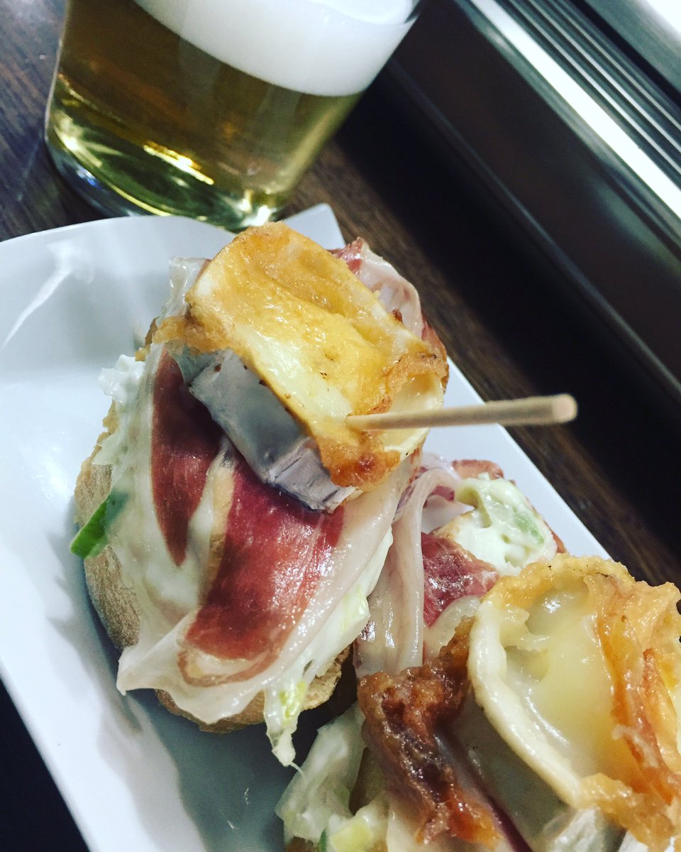 Leni_Alba's tweet photo. Os hace?😋👌🏼 #itgirl #inspocafe #instafood #instablogger #pintxos #estoeselnorte #stylefood #styleblogger https://t.co/1O73prQl4l