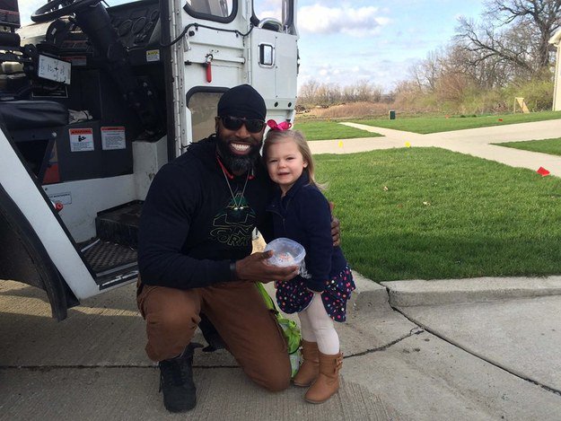BuzzFeed's tweet photo. This 3-year-old gave a birthday cupcake to her garbage man and it’s precious https://t.co/JVuXqkGMux https://t.co/V012uSeFLO