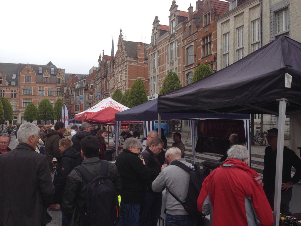 EvertAetea's tweet photo. De Leuven Biermaand is afget(r)apt! Beer Bites op de #oudemarkt @visitleuven https://t.co/FMtvZQ8frO