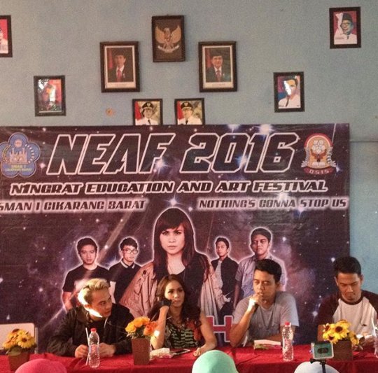 OsisNingrat's tweet photo. Meet n Greet with @geishaindonesia #NEAF2016 https://t.co/FwHVmCy7ug