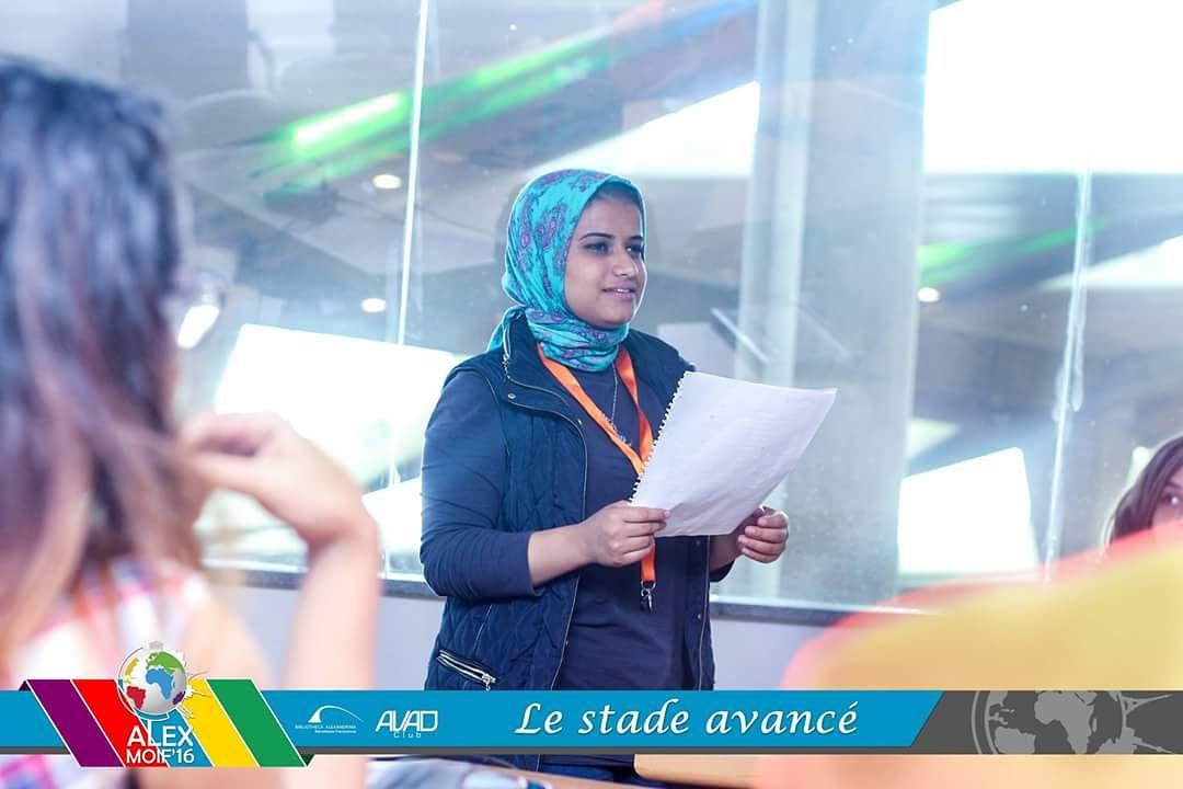 AlexMoif's tweet photo. Mlle Yara Akram donne les délégués les résultats du test de l'analyse de la personnalité.
#MOIF16 https://t.co/mk6x7i368N