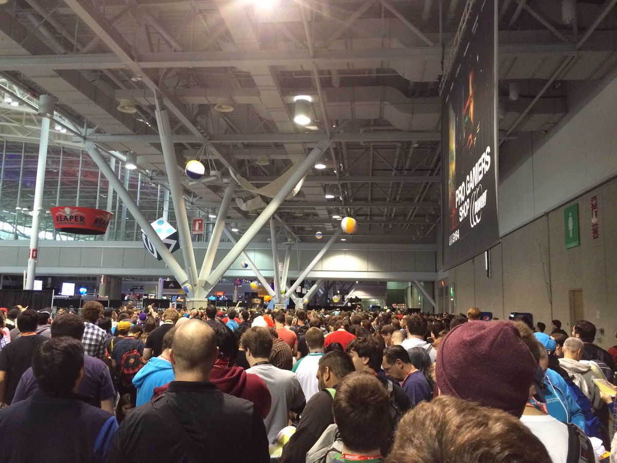 wakemealarm's tweet photo. #PAXEast beach balls! @paxbeachballer https://t.co/lXcQ1HseH9