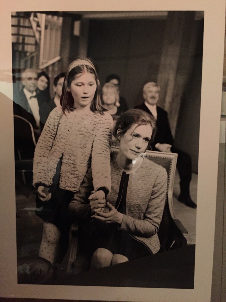 Envie_Instants's tweet image. [Under the red light] Print in progress #Weeding #Delta400 #Multigrade #Enlarger #believeinfilm cc @ILFORDPhoto