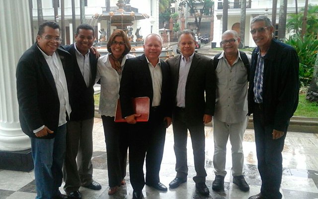 exitos1075's tweet photo. ALFARO: SECRETARIO EJECUTIVO DE LA MUD RINDIÓ CUENTAS https://t.co/1vZY03TUnw https://t.co/OQ5sQD4vEI