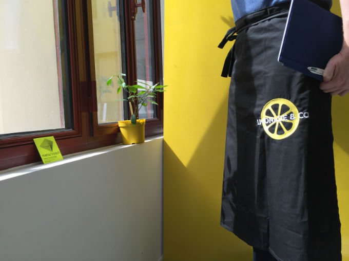 limonadeandco's tweet photo. Que portent les Limonadiers sous leur tablier ? Petite histoire de notre stand  https://t.co/egGiCW3UUw #AAFtroyes16 https://t.co/NEqjjg8May